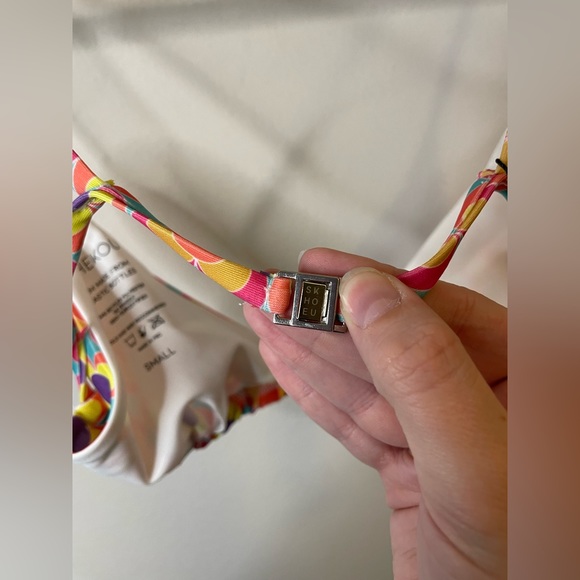 NWT Shekou Groovy Floral Triangle Bikini Top Vacation Summer Recycled Plastic - Picture 6 of 7